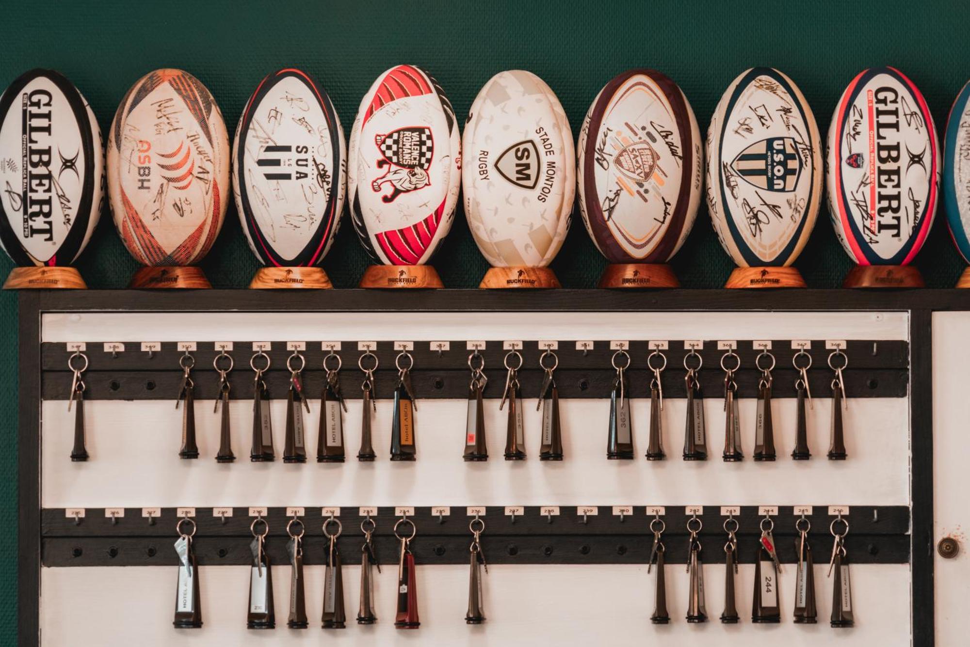 安博尔酒店 圣皮埃尔杜山 外观 照片